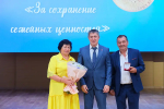 Губернатор Дмитрий Махонин наградил супружескую пару Мансуровых  из Бардымского округа